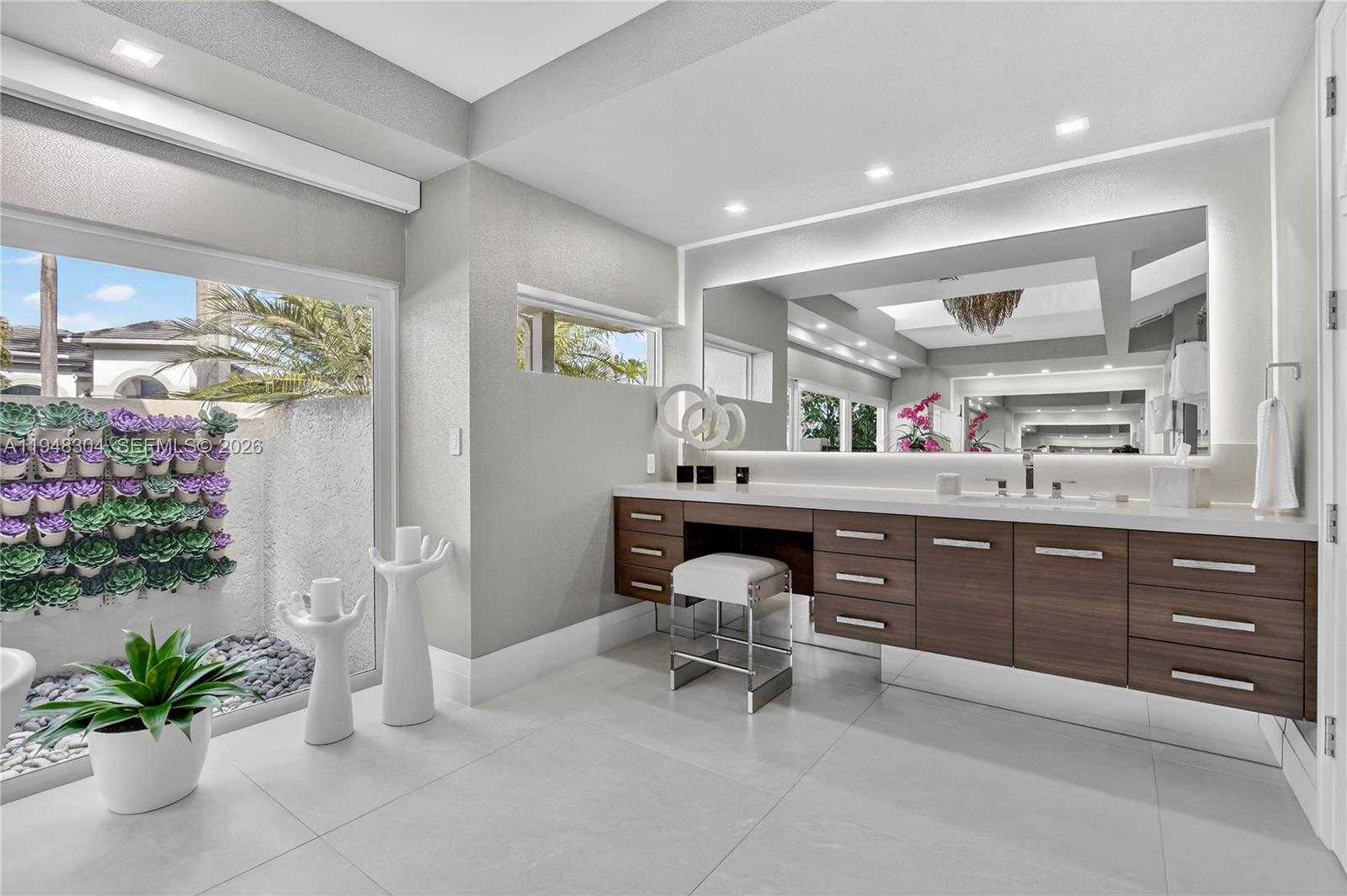 6860 Queenferry Cir, Boca Raton FL 33496