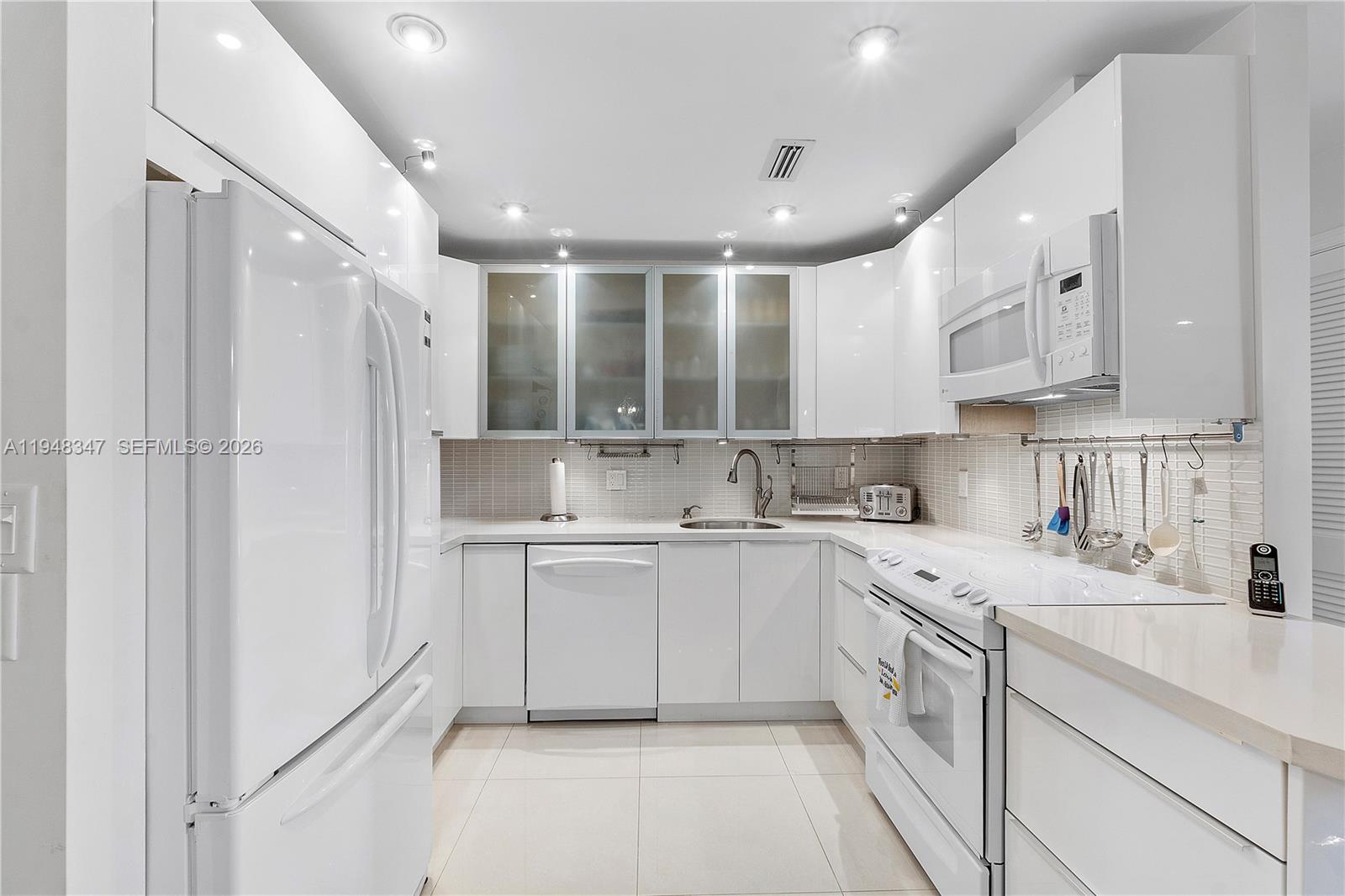 6261 Bay Club Dr #2, Fort Lauderdale FL 33308