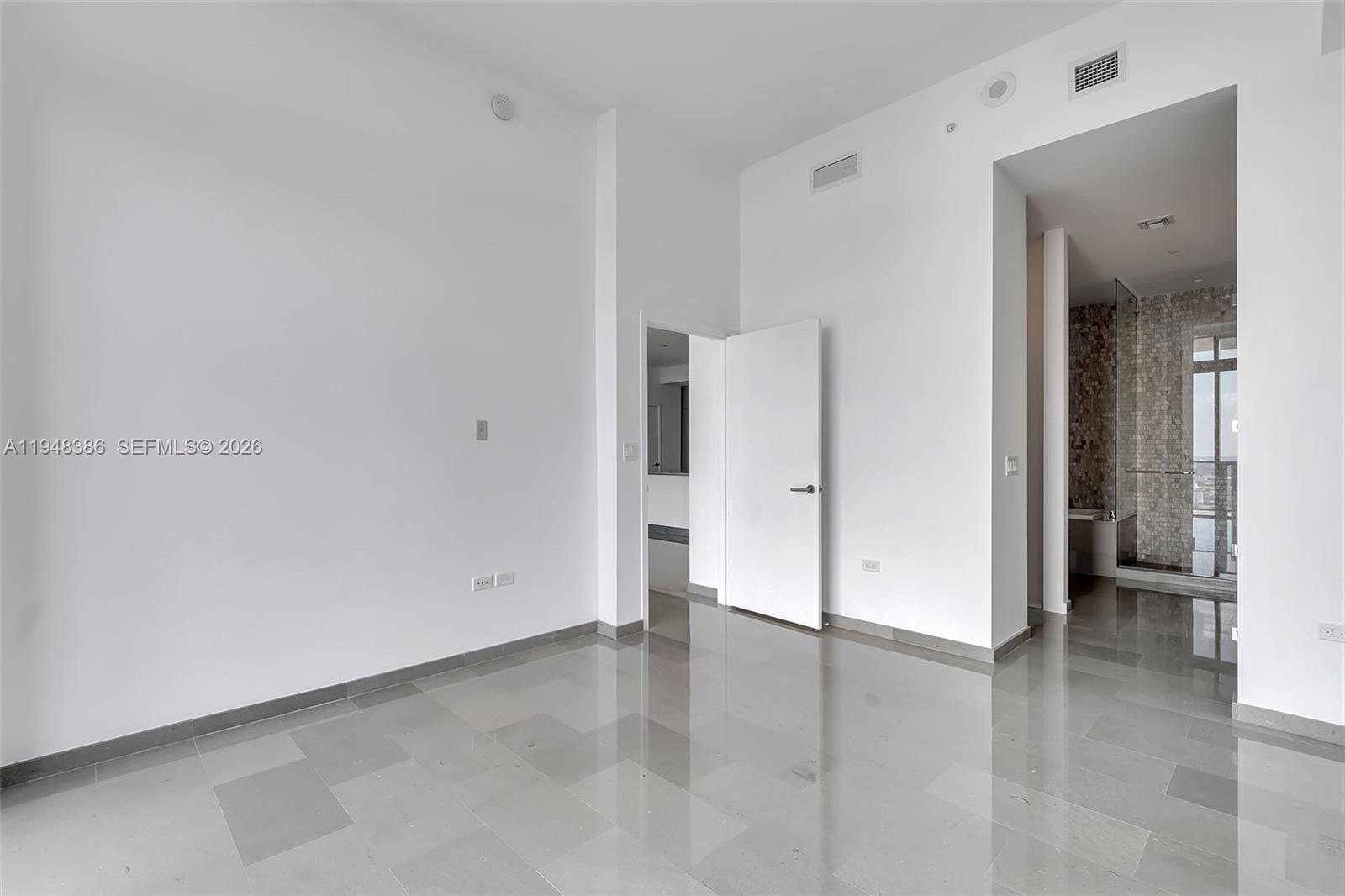 88 SW 7th St #4110, Miami FL 33130