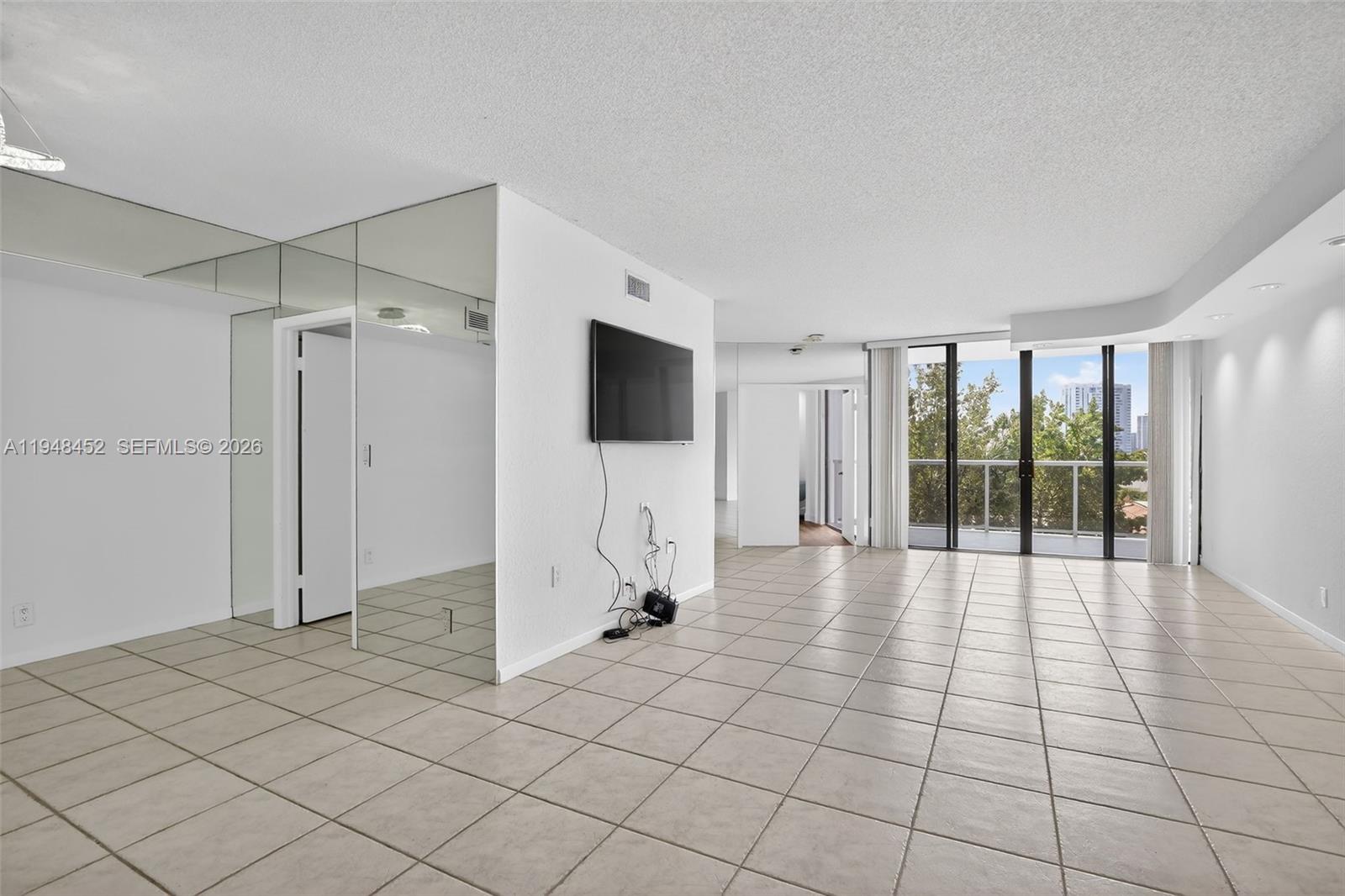 20281 E Country Club Dr #405, Aventura FL 33180