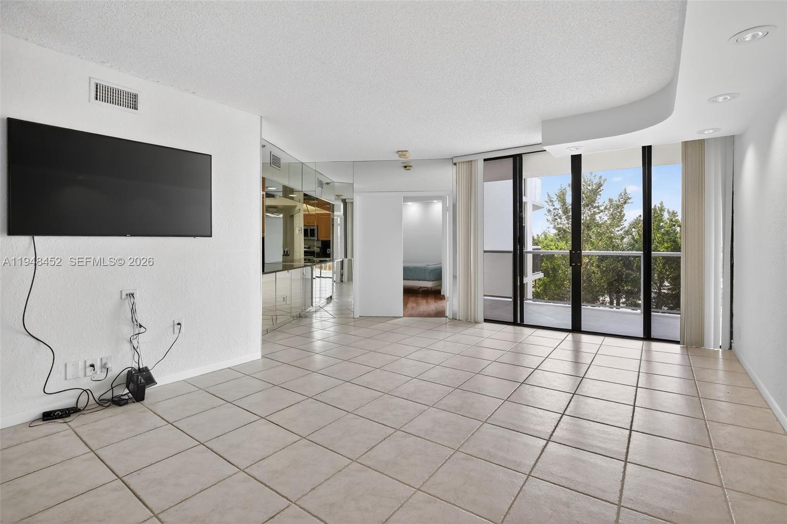 20281 E Country Club Dr #405, Aventura FL 33180