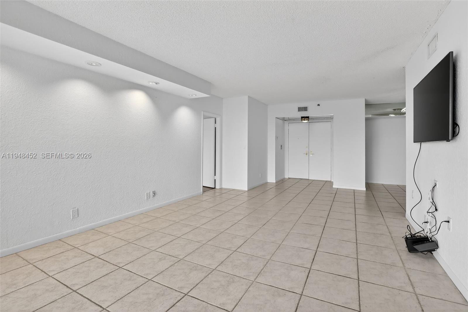 20281 E Country Club Dr #405, Aventura FL 33180