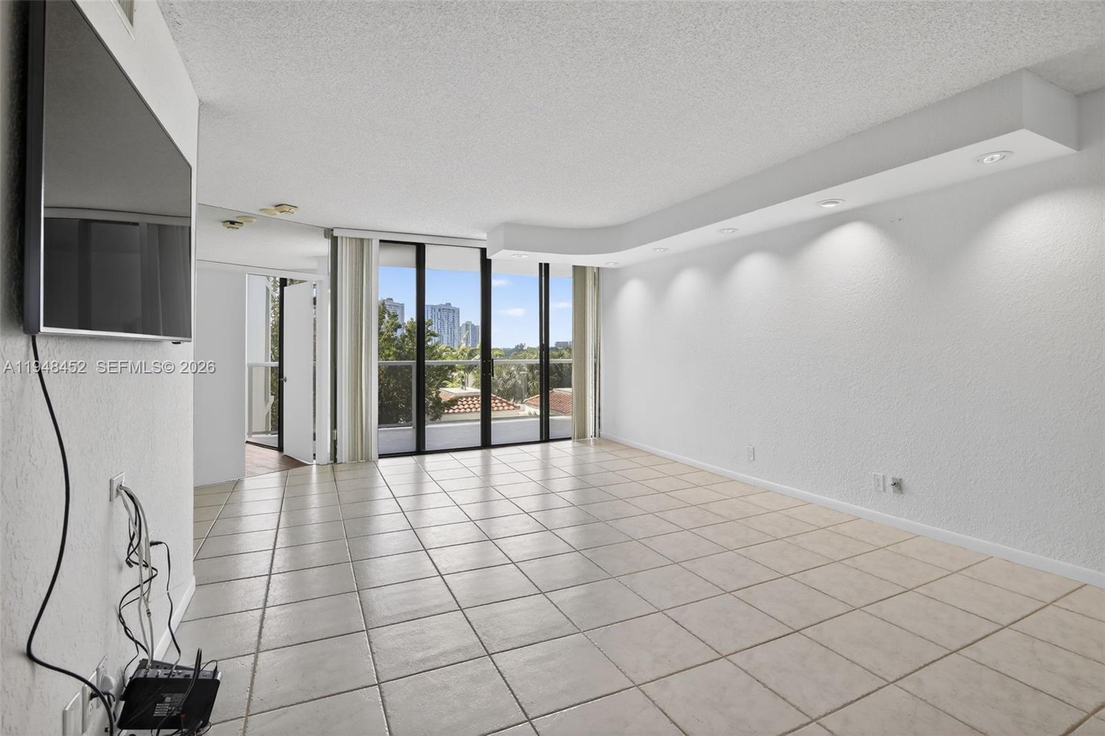 20281 E Country Club Dr #405, Aventura FL 33180