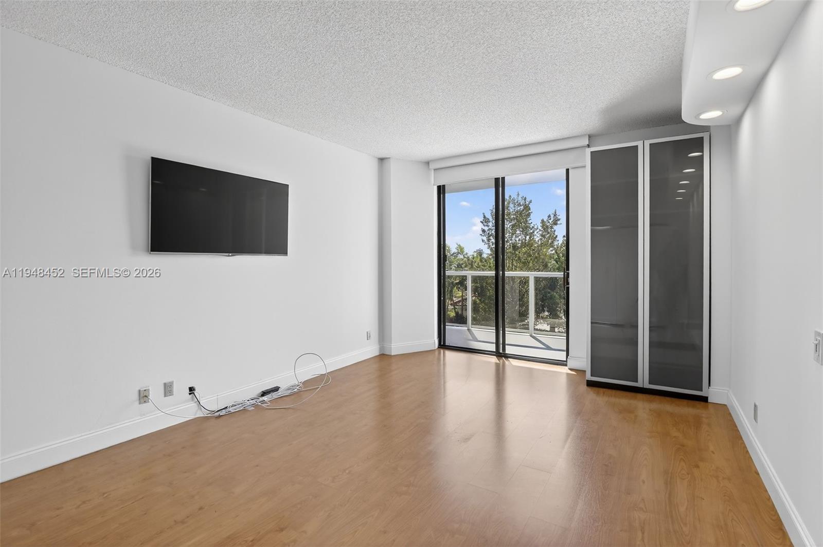 20281 E Country Club Dr #405, Aventura FL 33180