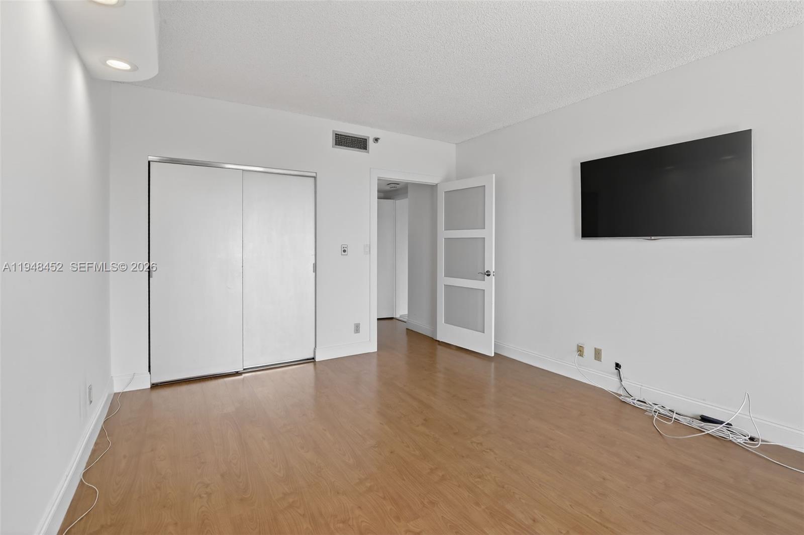 20281 E Country Club Dr #405, Aventura FL 33180