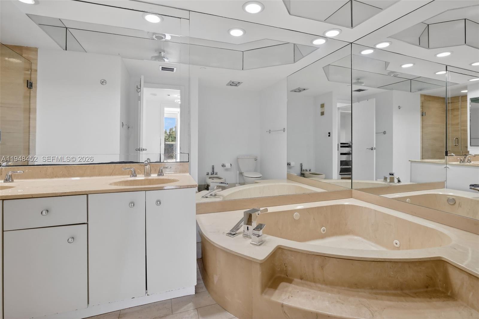 20281 E Country Club Dr #405, Aventura FL 33180