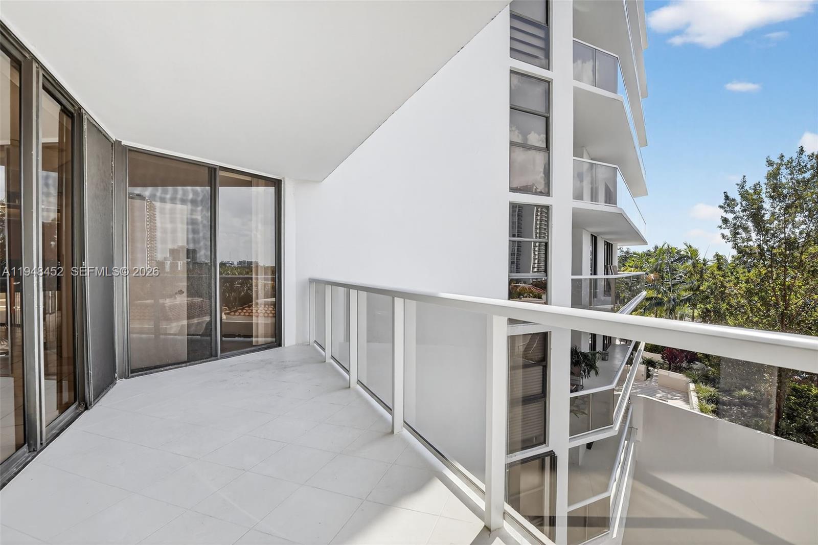 20281 E Country Club Dr #405, Aventura FL 33180