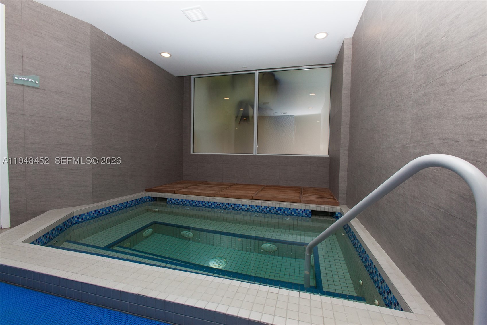 20281 E Country Club Dr #405, Aventura FL 33180
