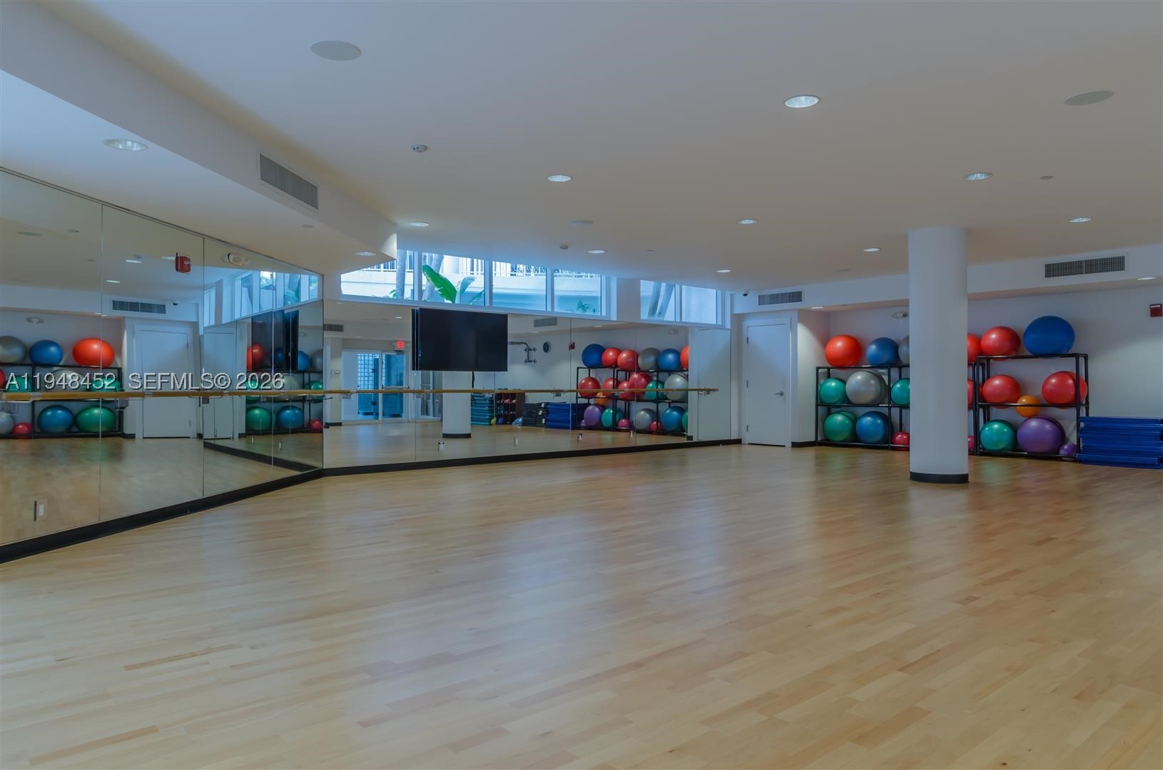 20281 E Country Club Dr #405, Aventura FL 33180