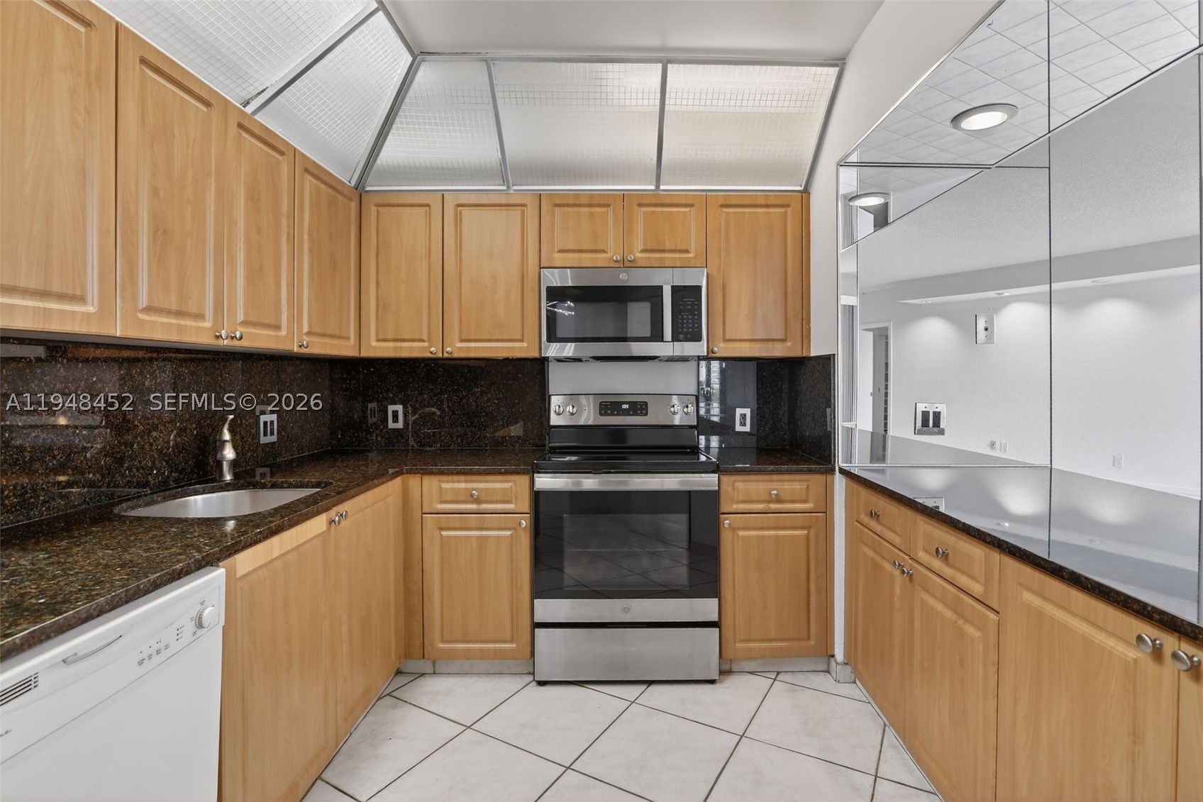 20281 E Country Club Dr #405, Aventura FL 33180