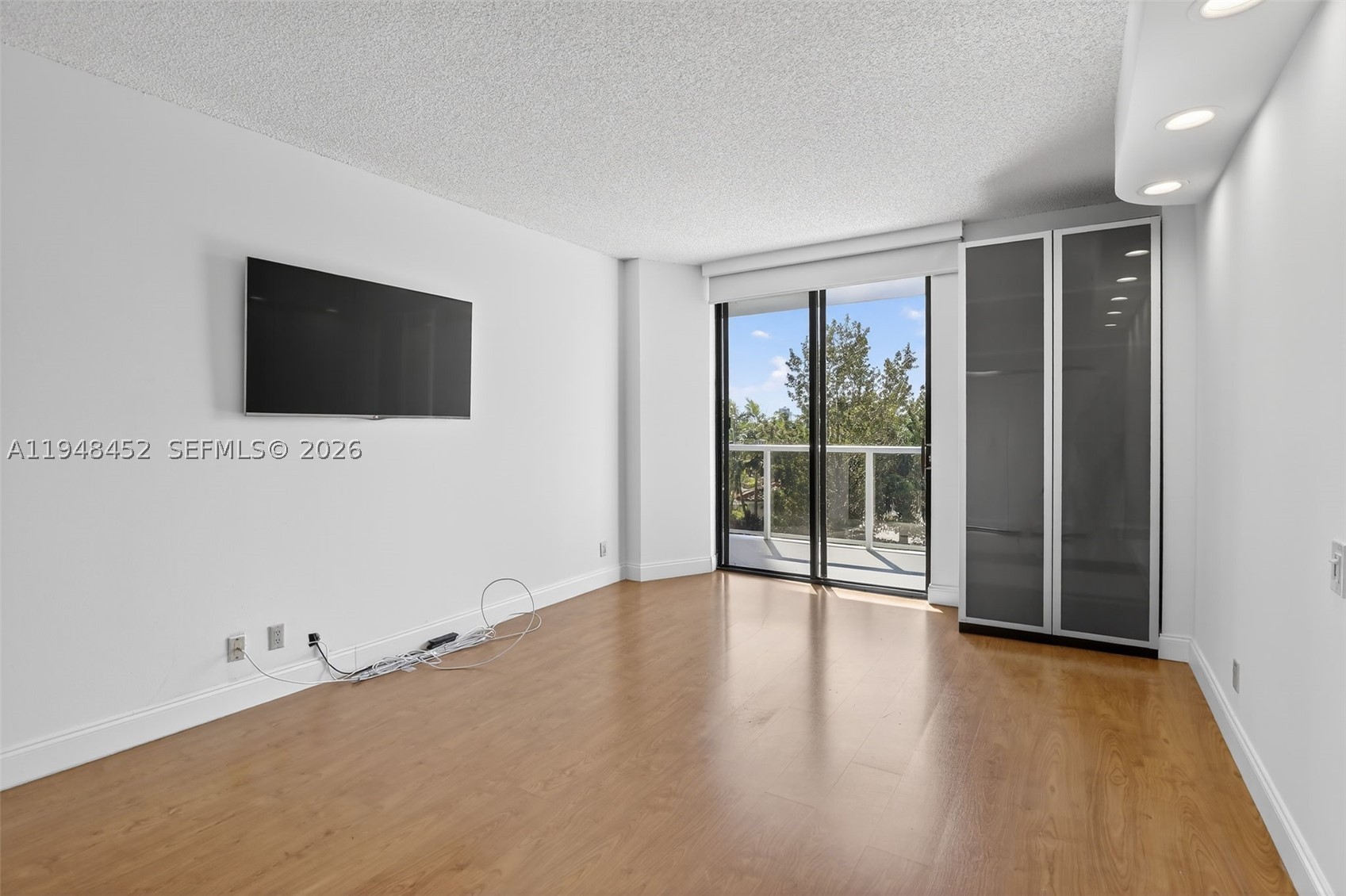 20281 E Country Club Dr #405, Aventura FL 33180