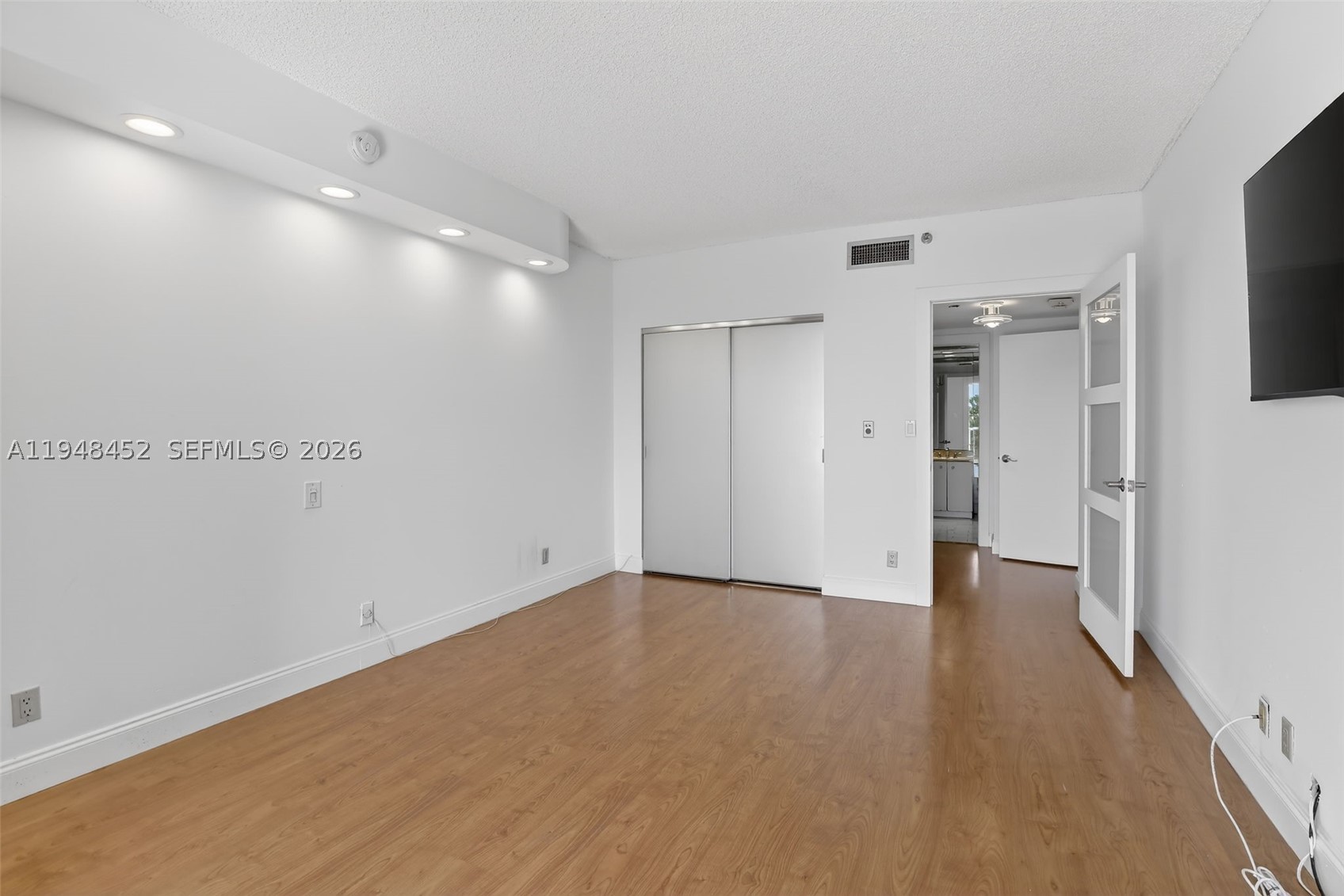 20281 E Country Club Dr #405, Aventura FL 33180