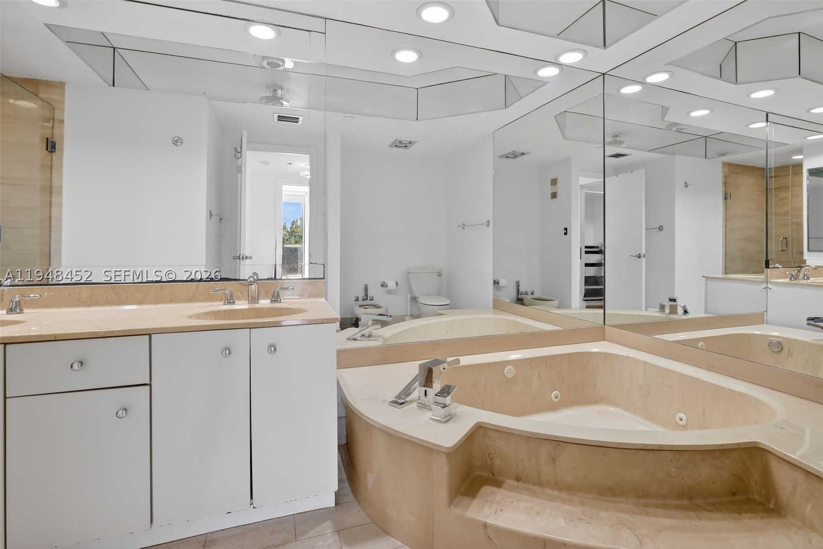 20281 E Country Club Dr #405, Aventura FL 33180