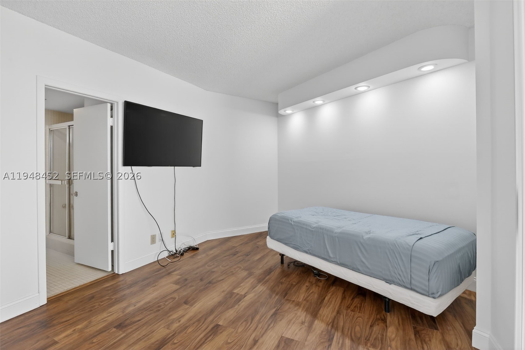 20281 E Country Club Dr #405, Aventura FL 33180