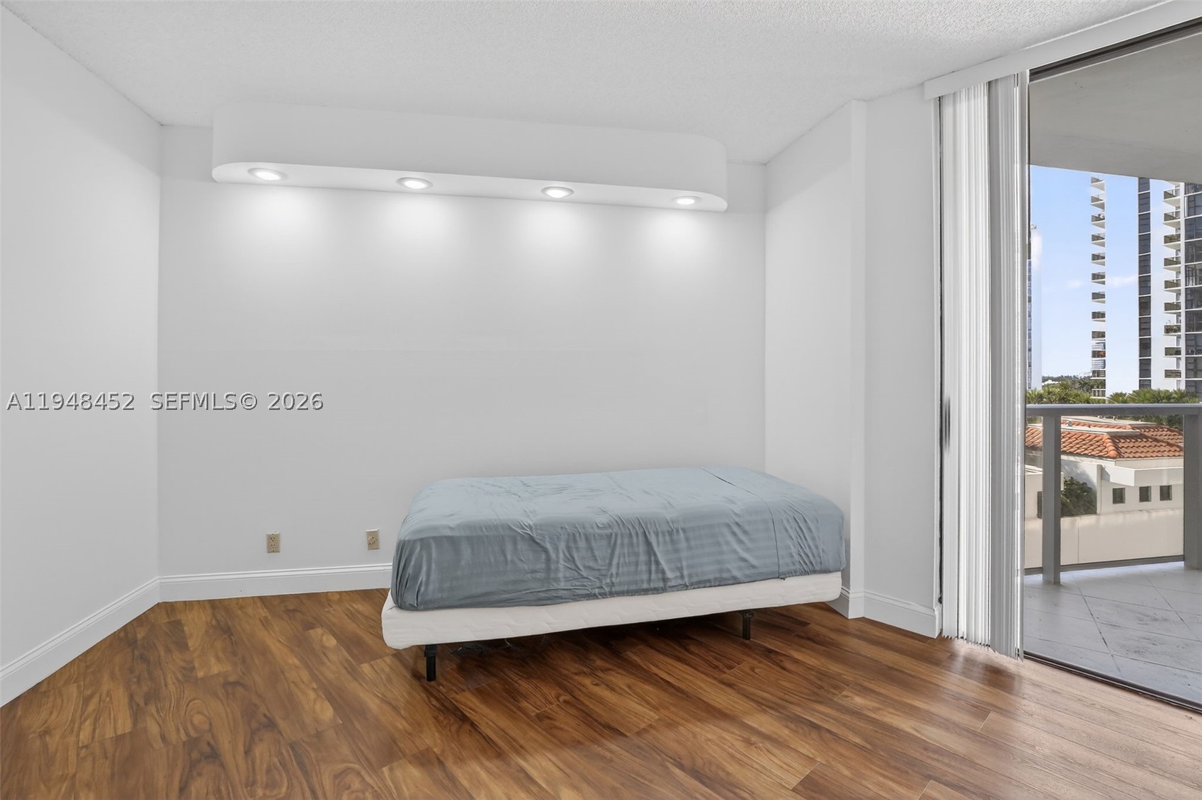 20281 E Country Club Dr #405, Aventura FL 33180