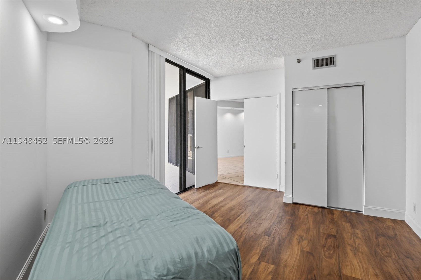 20281 E Country Club Dr #405, Aventura FL 33180