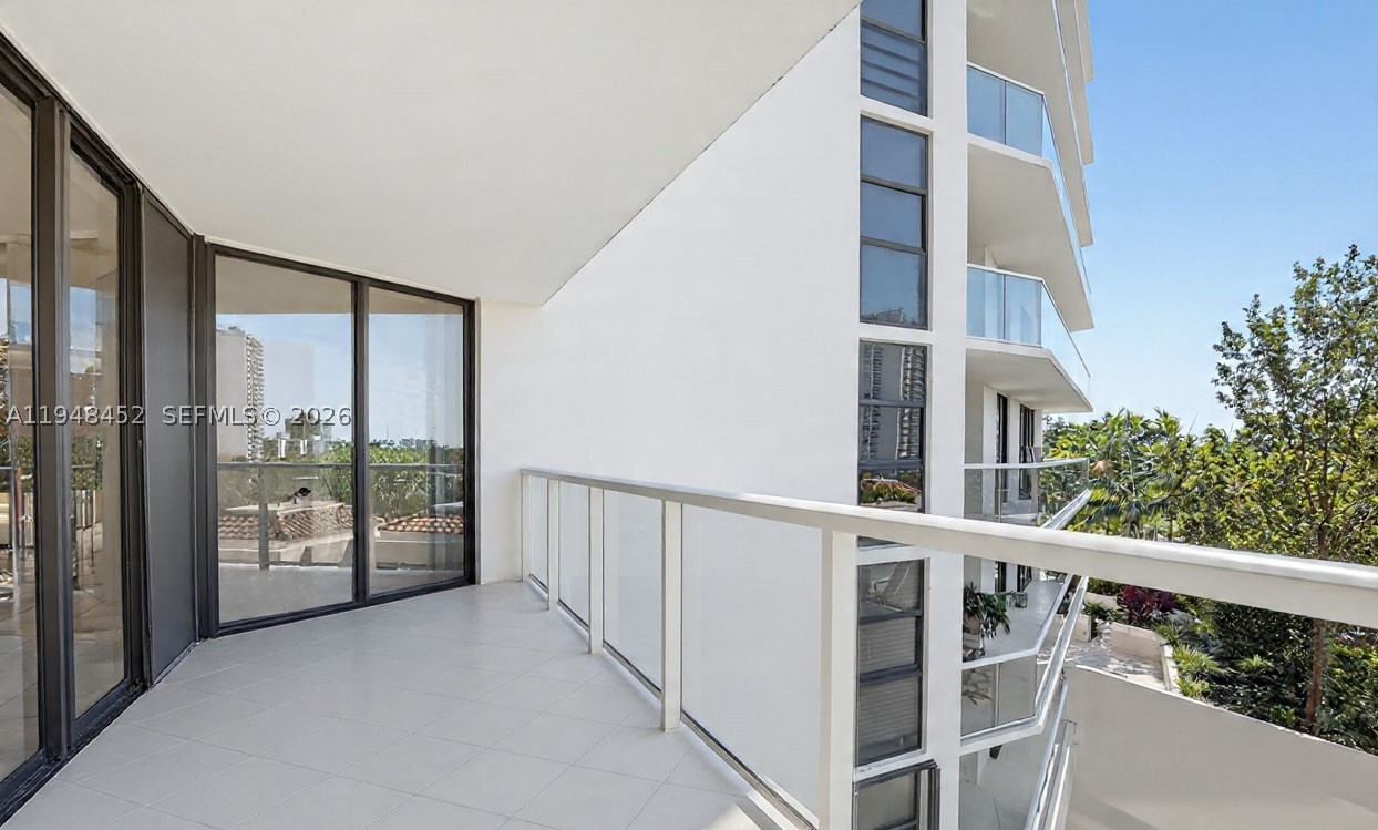 20281 E Country Club Dr #405, Aventura FL 33180