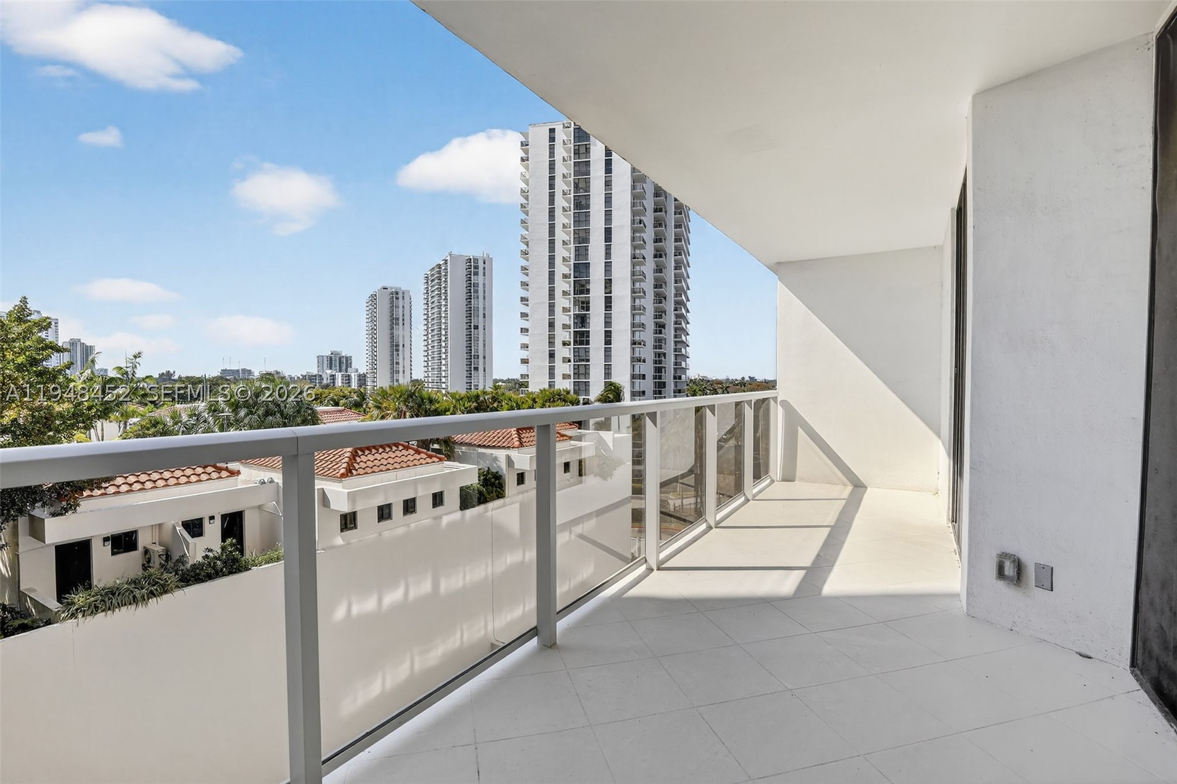 20281 E Country Club Dr #405, Aventura FL 33180