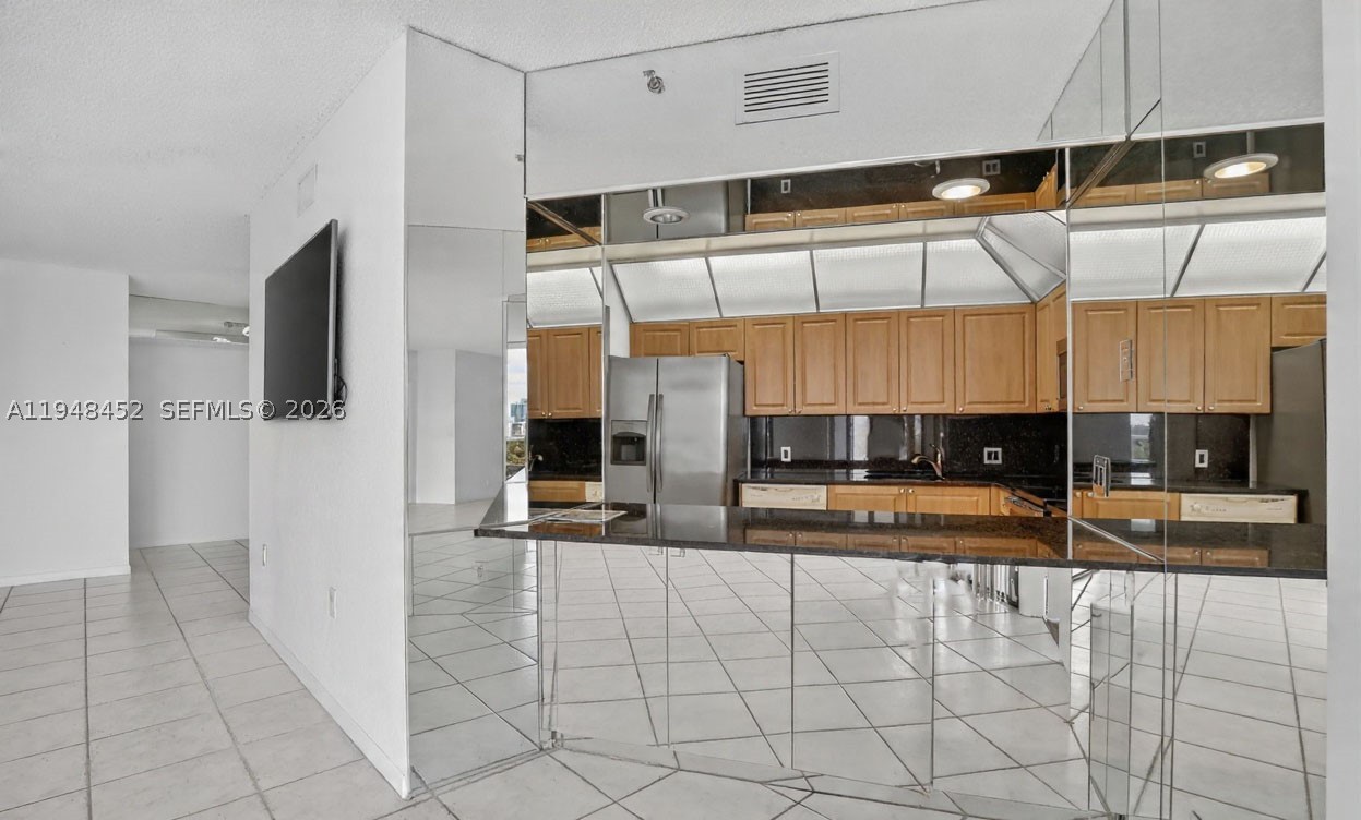 20281 E Country Club Dr #405, Aventura FL 33180