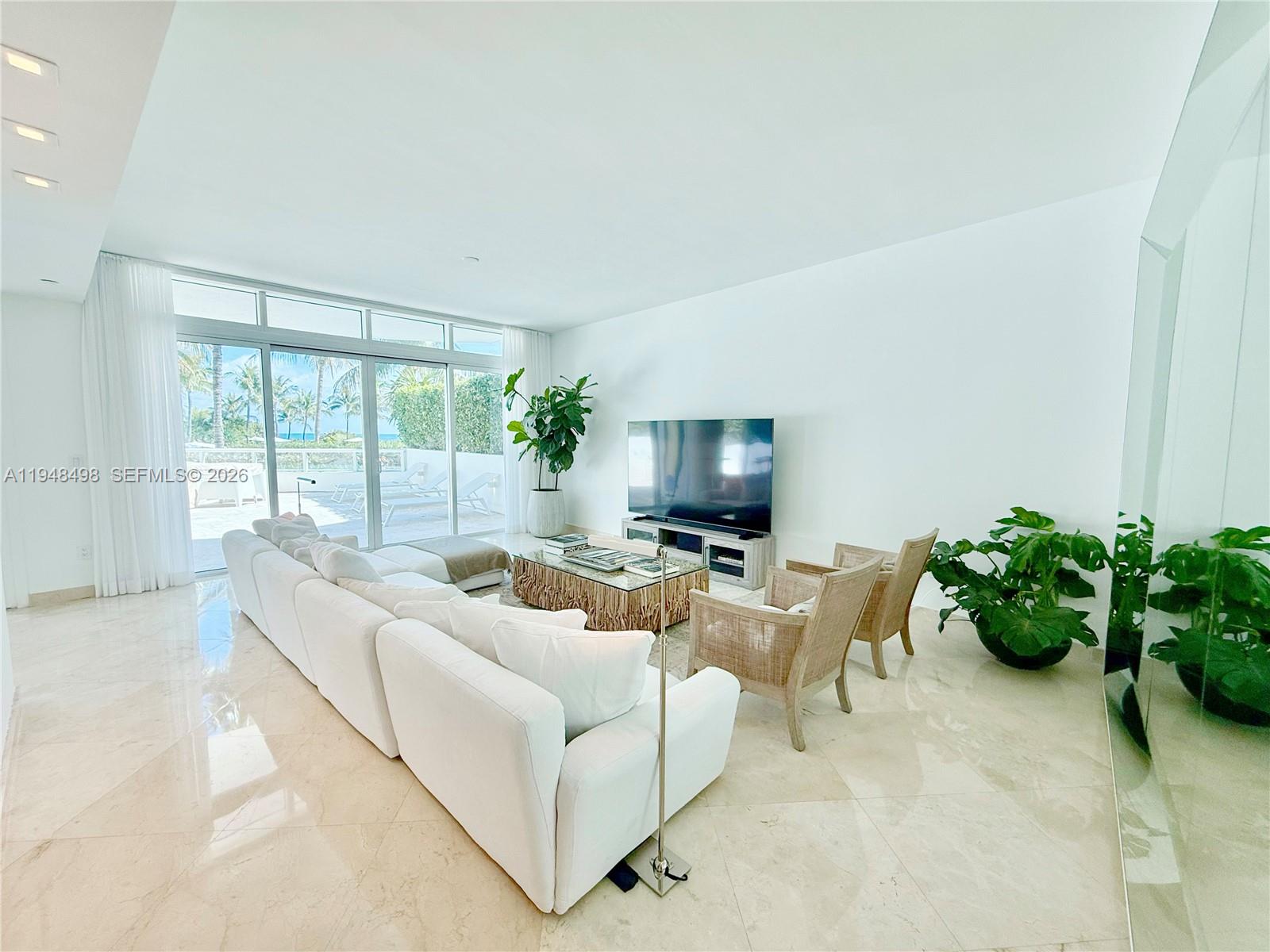 50 S Pointe Dr #TWN2, Miami Beach FL 33139