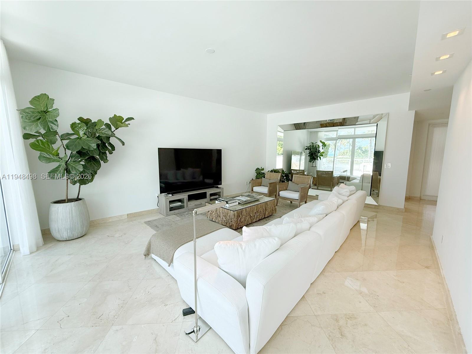 50 S Pointe Dr #TWN2, Miami Beach FL 33139