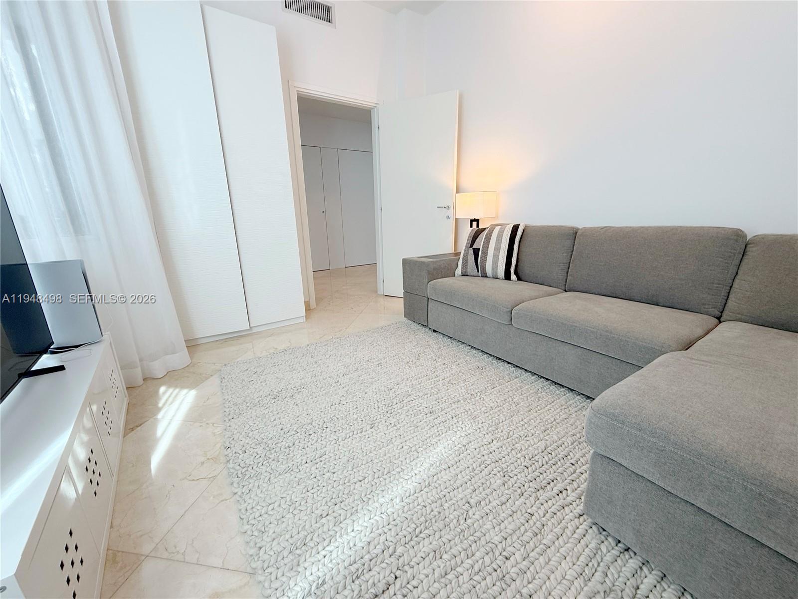 50 S Pointe Dr #TWN2, Miami Beach FL 33139
