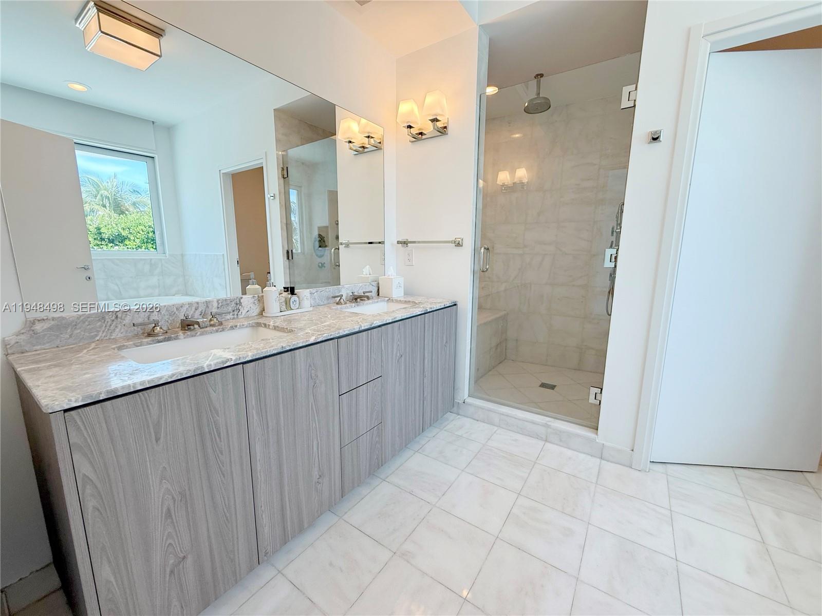 50 S Pointe Dr #TWN2, Miami Beach FL 33139