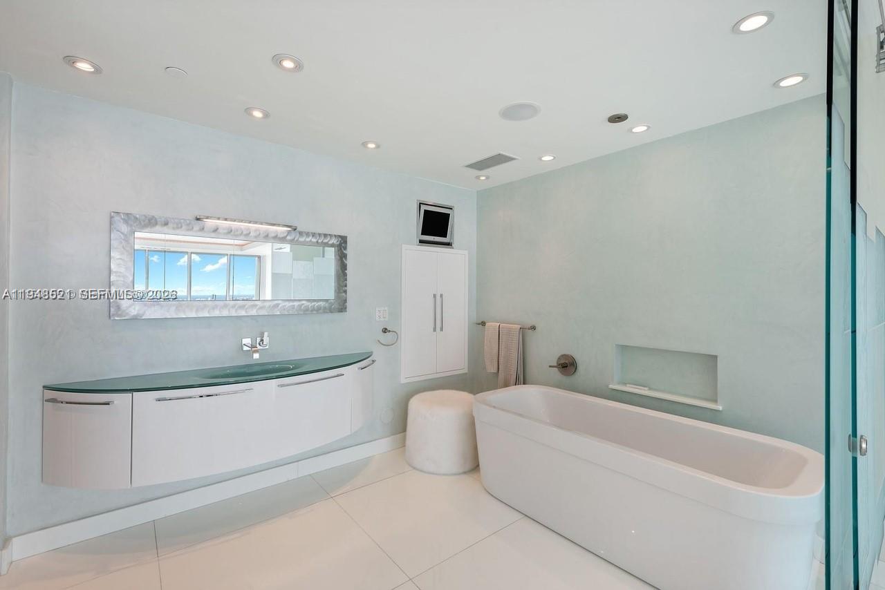 1040 Biscayne Blvd #4403, Miami FL 33132