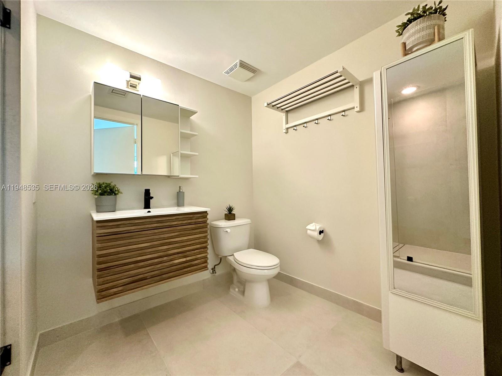 350 S Miami Ave #3302, Miami FL 33130