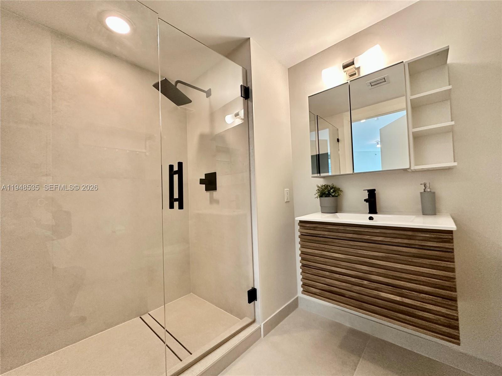 350 S Miami Ave #3302, Miami FL 33130