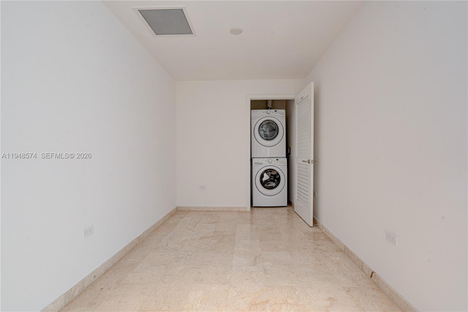 88 SW 7th St #1110, Miami FL 33130
