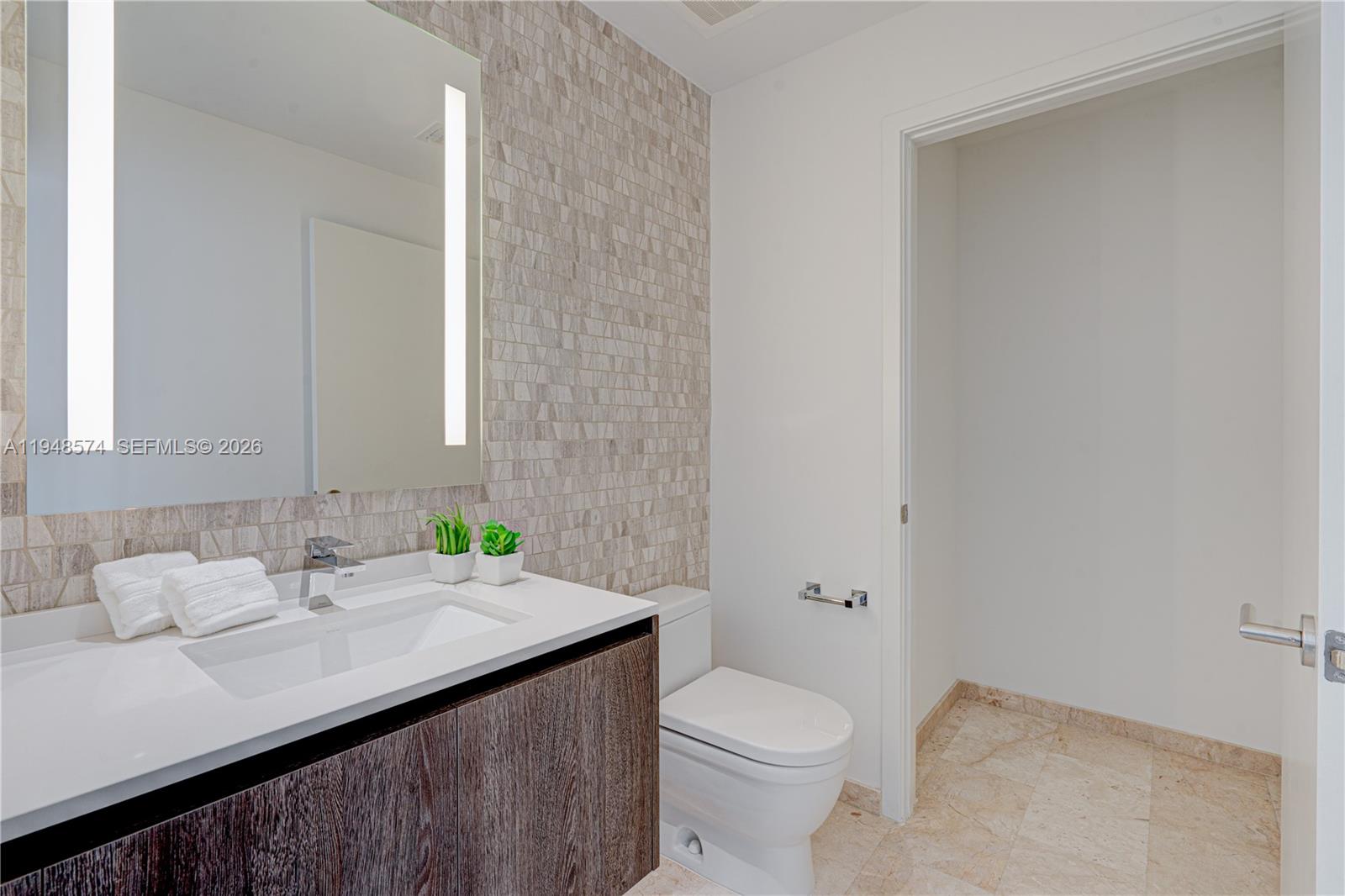 88 SW 7th St #1110, Miami FL 33130
