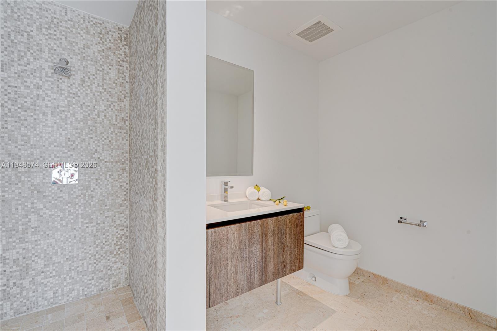 88 SW 7th St #1110, Miami FL 33130