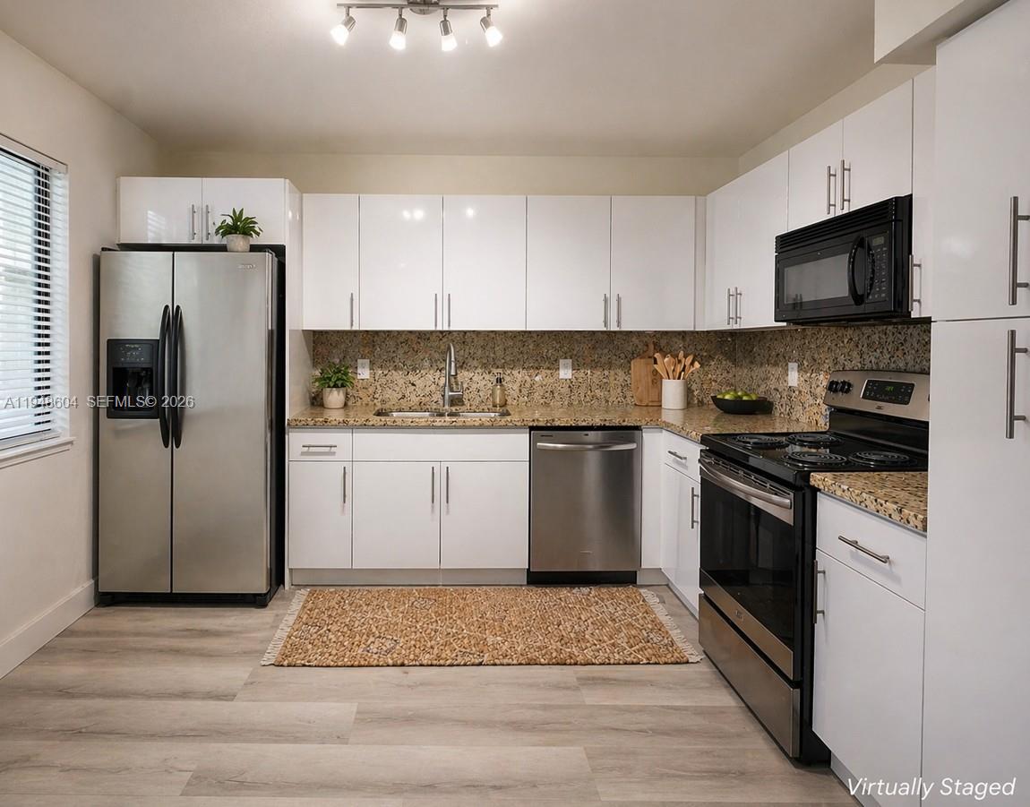 321 Lakeview Dr #105, Weston FL 33326