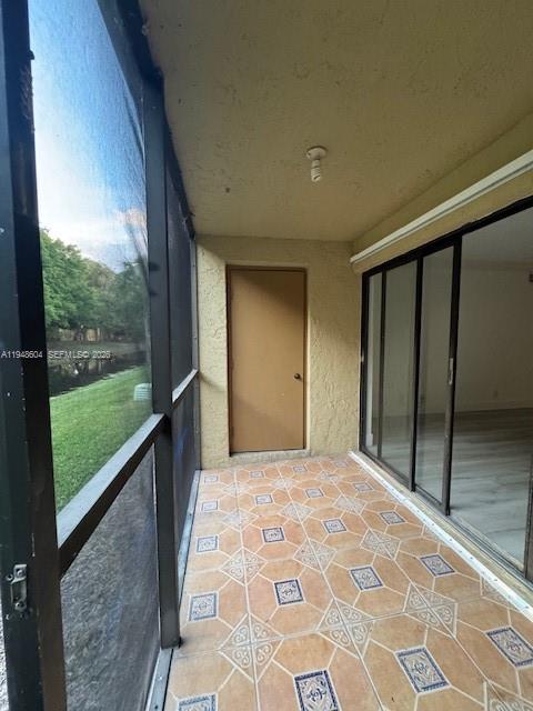321 Lakeview Dr #105, Weston FL 33326