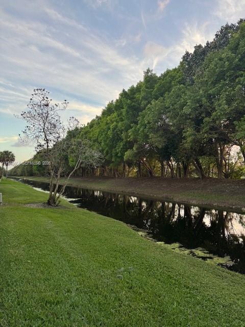 321 Lakeview Dr #105, Weston FL 33326