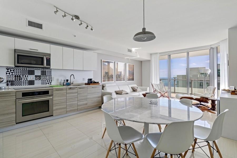 1300 Brickell Bay Dr #2803, Miami FL 33131