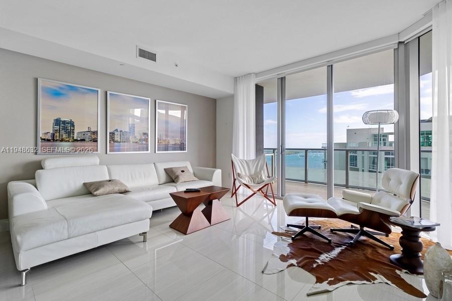 1300 Brickell Bay Dr #2803, Miami FL 33131