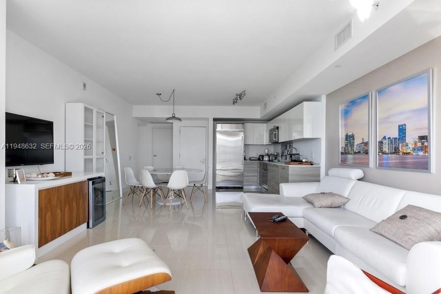 1300 Brickell Bay Dr #2803, Miami FL 33131
