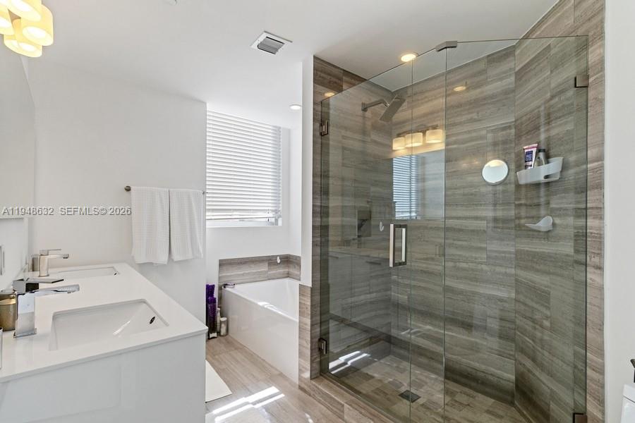 1300 Brickell Bay Dr #2803, Miami FL 33131