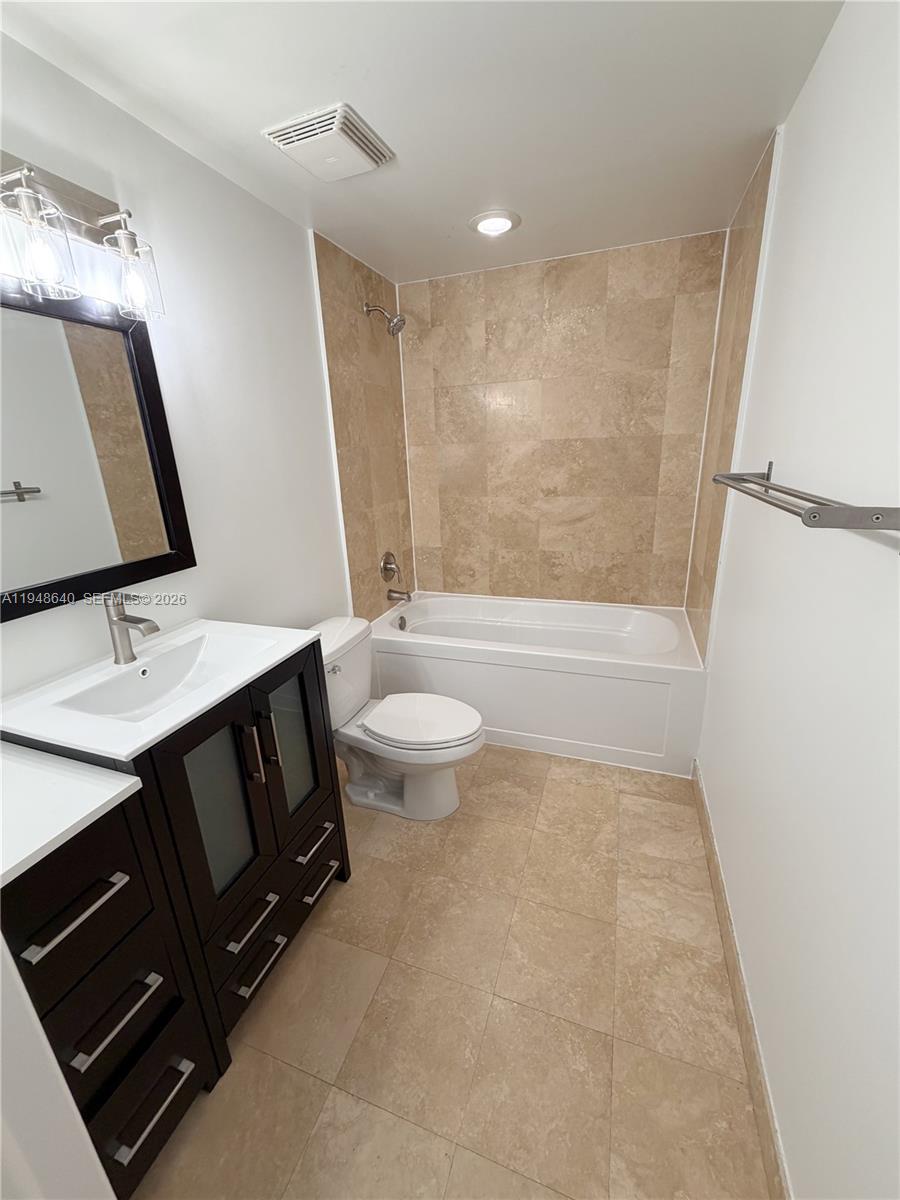 350 S Miami Ave #702, Miami FL 33130