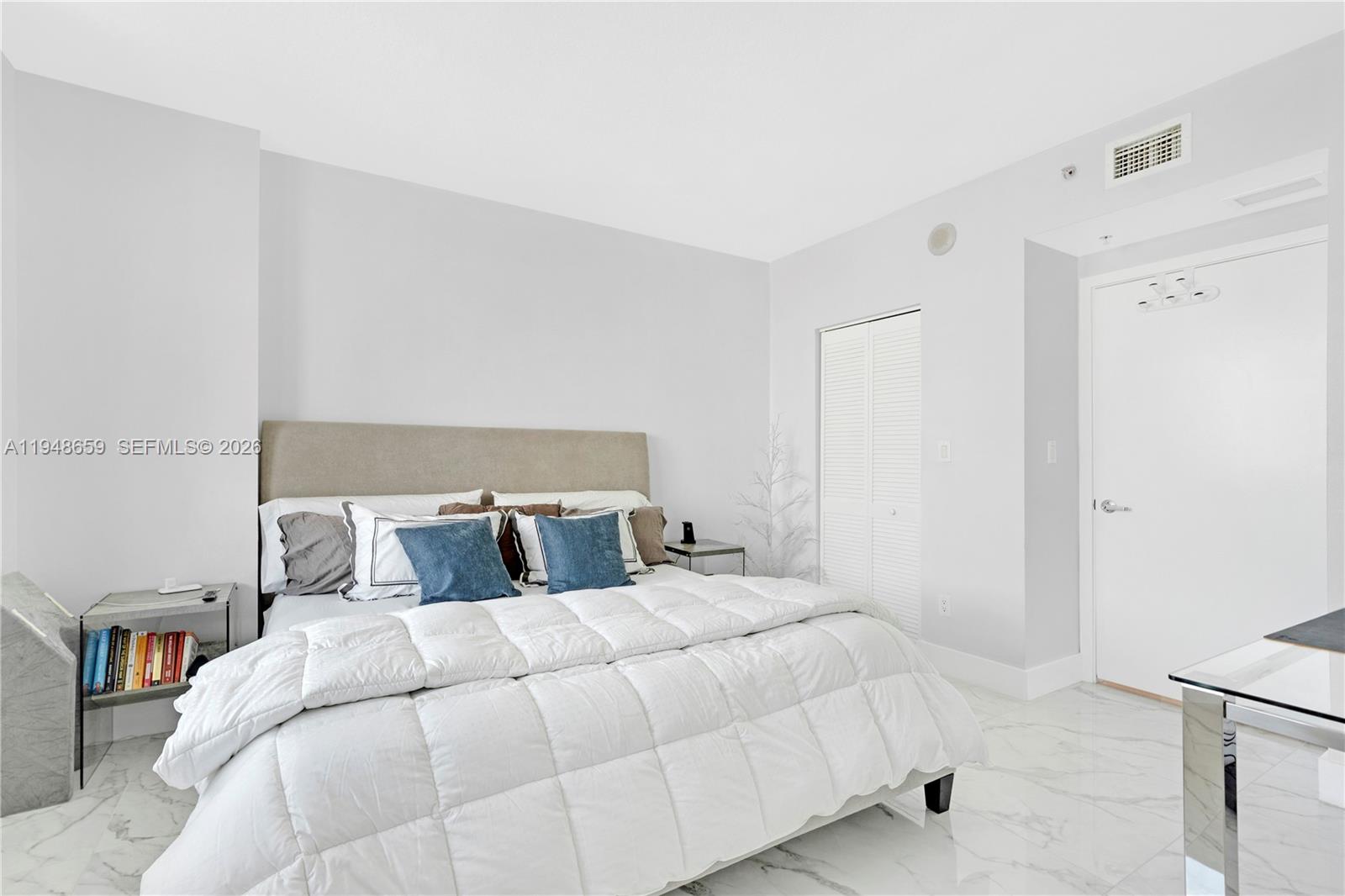 335 S Biscayne Blvd #4104, Miami FL 33131