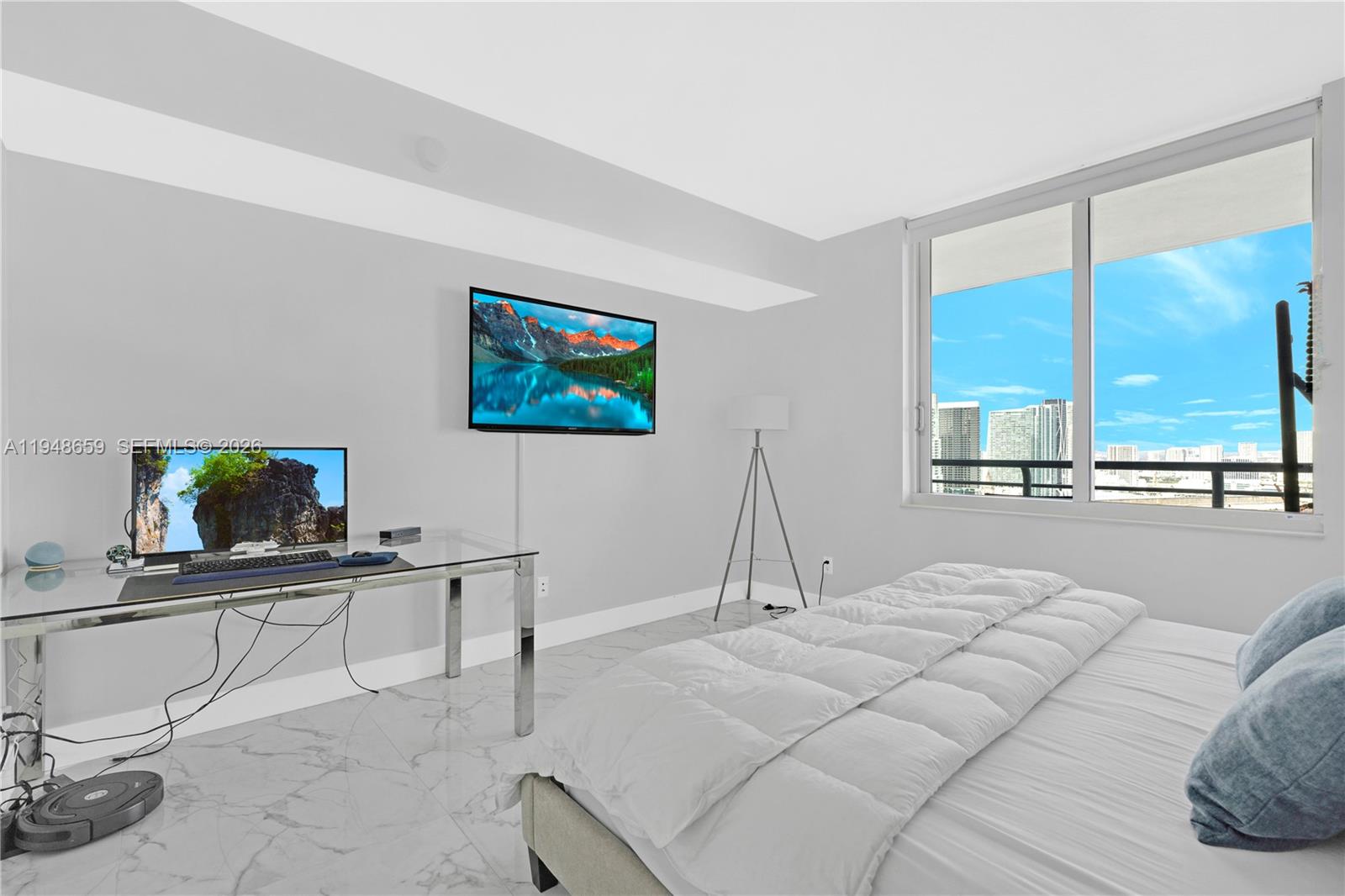 335 S Biscayne Blvd #4104, Miami FL 33131