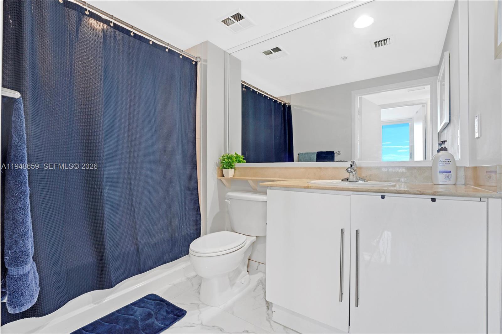 335 S Biscayne Blvd #4104, Miami FL 33131
