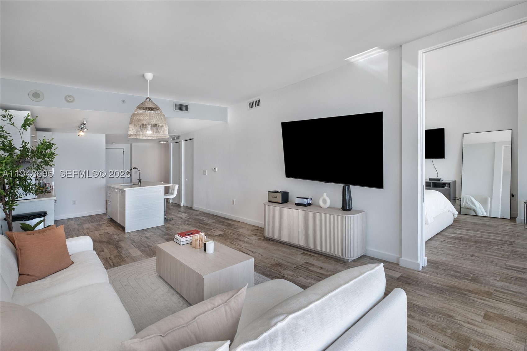 650 NE 32nd St #4306, Miami FL 33137