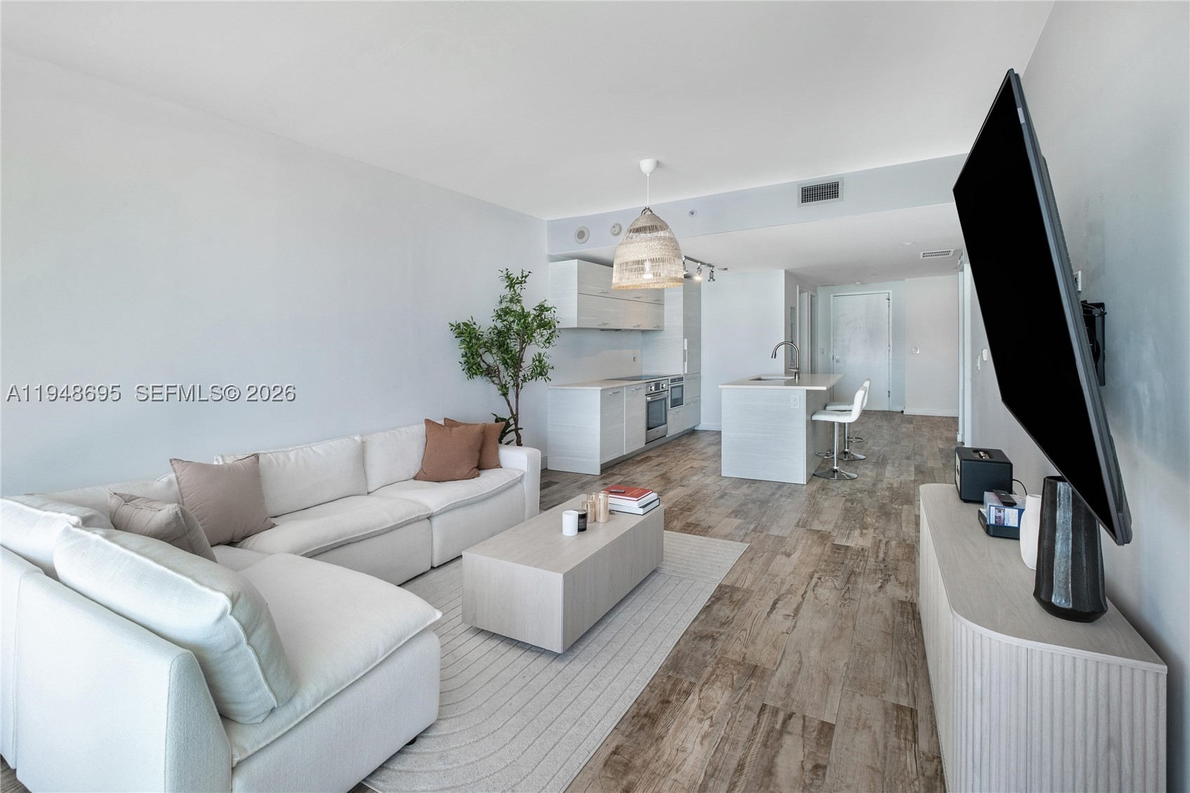 650 NE 32nd St #4306, Miami FL 33137