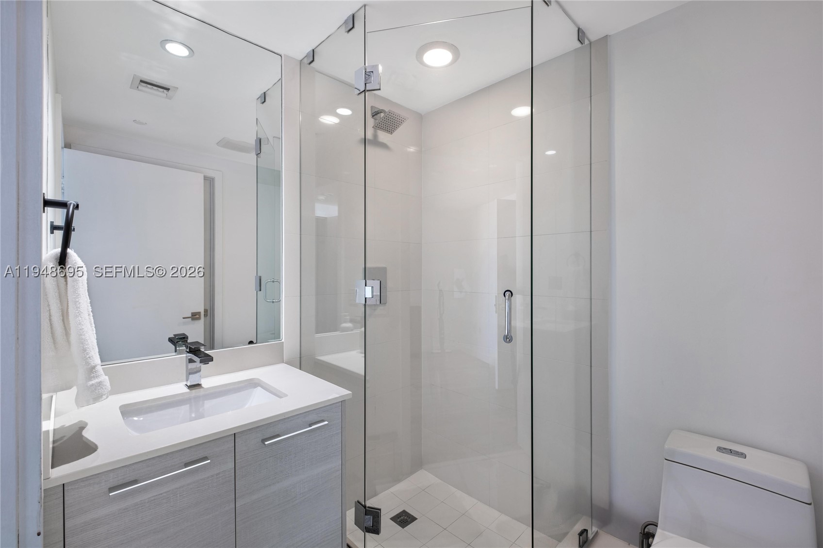 650 NE 32nd St #4306, Miami FL 33137