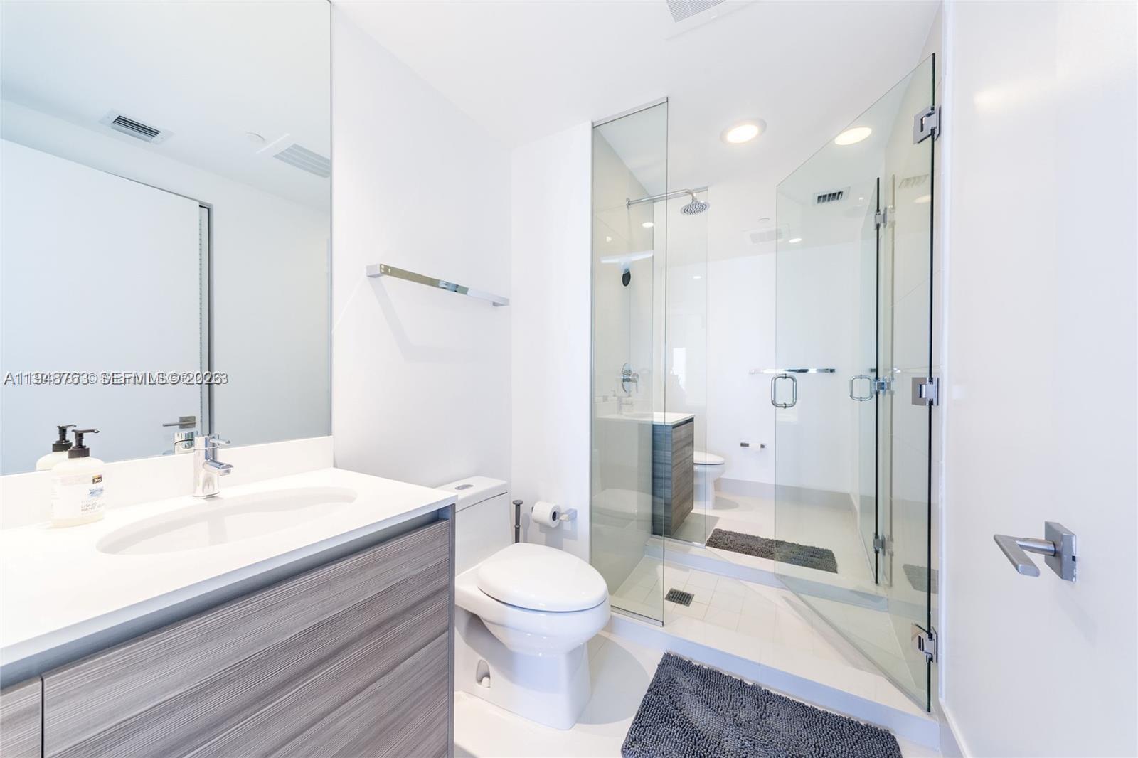 121 NE 34th St #3005, Miami FL 33137