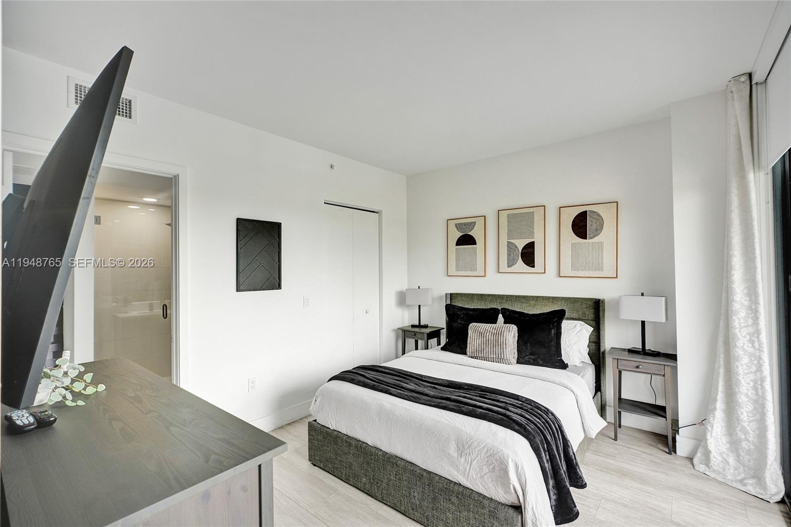 121 NE 34th St #910, Miami FL 33137