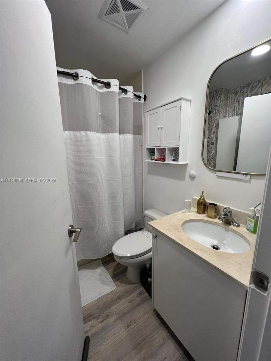 60 SW 13th St #3013, Miami FL 33130